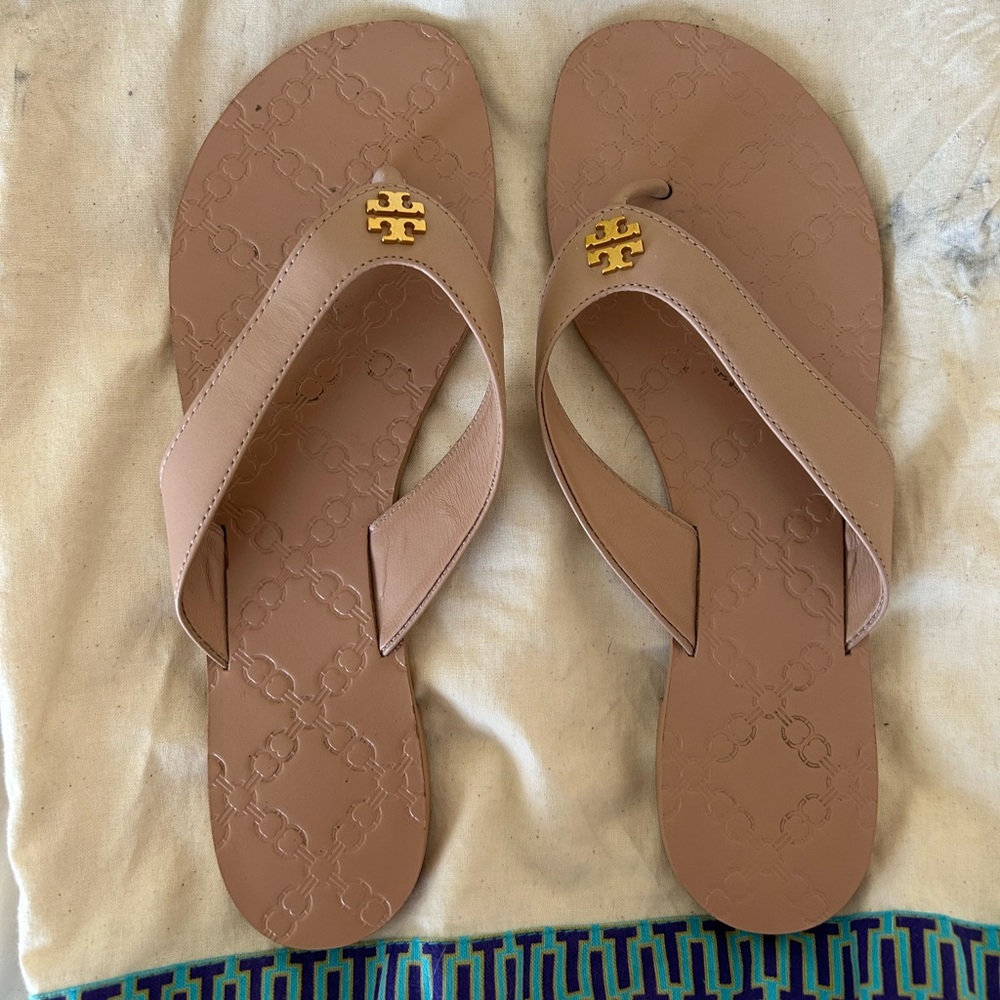 Tory Burch size 8 leather flip flop